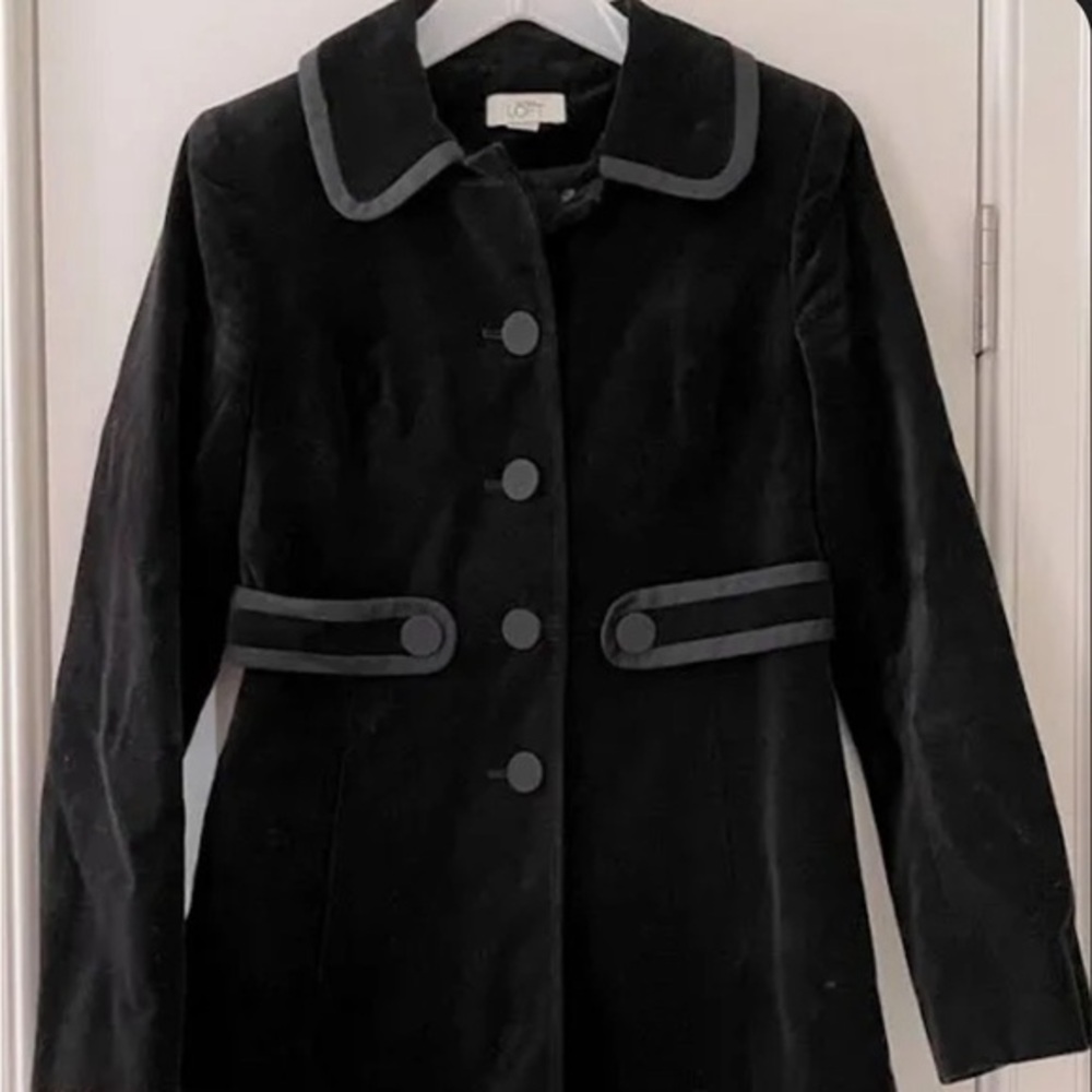Ann Taylor Loft 5 satin button dress coat w/ satin trim and waist belt! Stunning